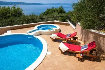 Villa with swimming pool and fantastic view