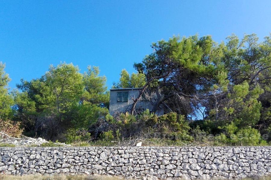 Detached house for adaptation, by the sea, for sale