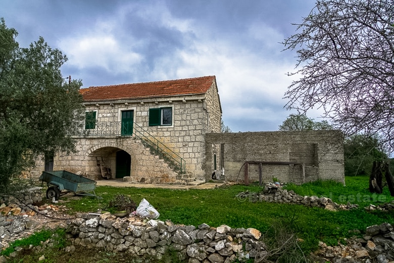 Casa autentica in pietra, in vendita