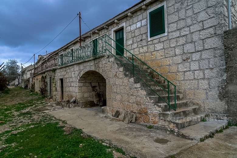 Stone authentic house, for sale