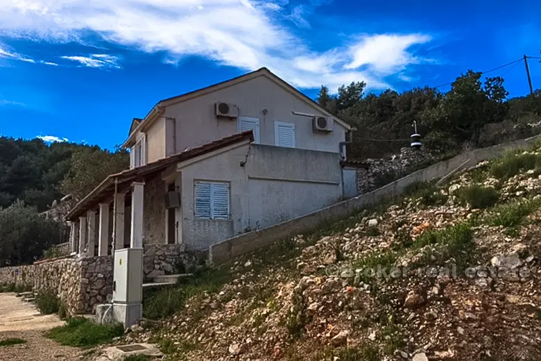 Prekrasna kuća blizu mora, na prodaju