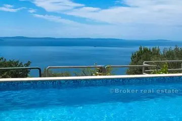 House with pool, for sale