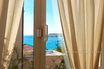 Apartment house with sea view, for sale