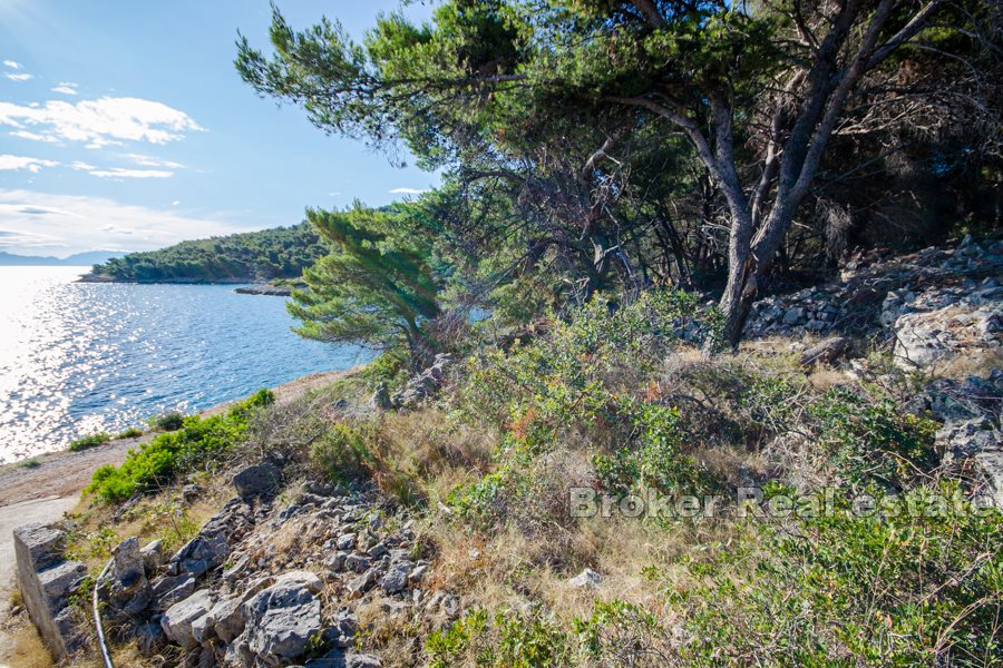 Building land by the sea, for sale