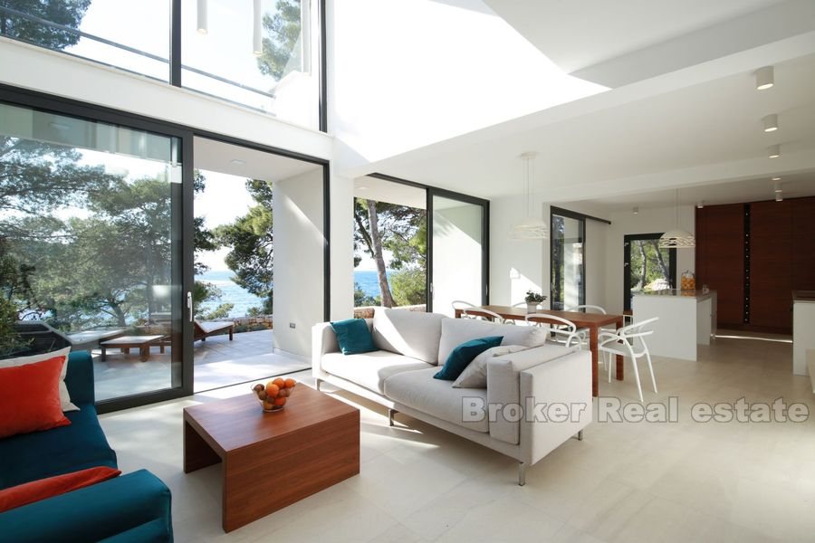 New, luxury and modern villa first row to the sea