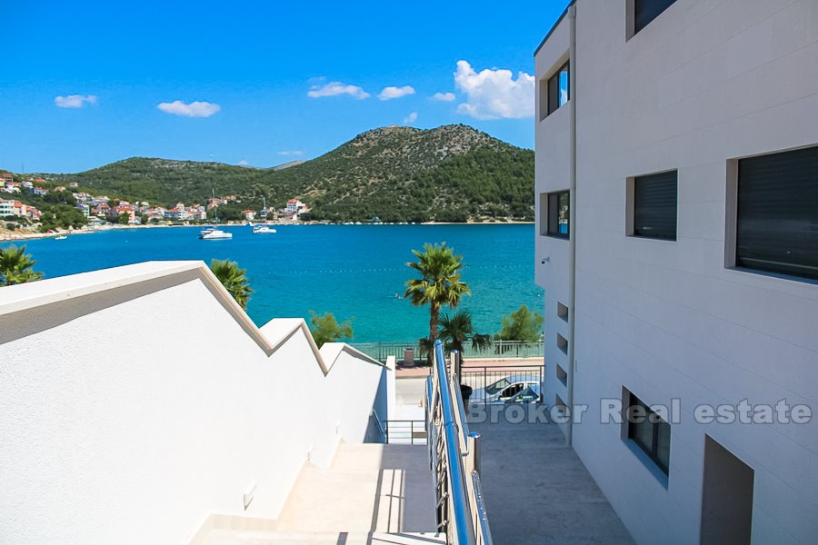 Luxury apartment, first row to the sea, for sale