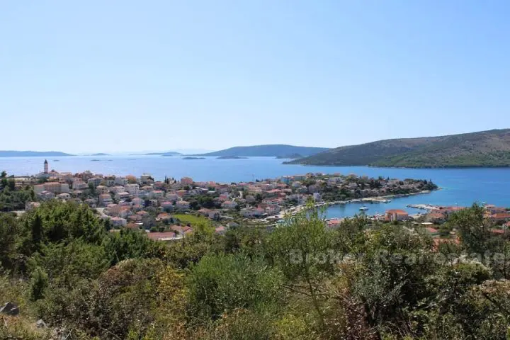 Near Trogir, building land with sea view