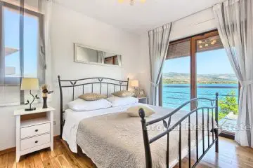 Unique Villa in the first row to the sea