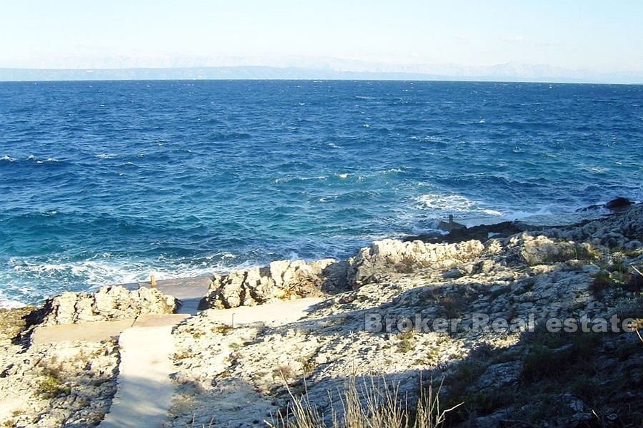 Unikalna kamienna willa w pierwszym rzędzie do morza