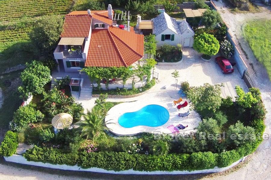 Villa med panoramautsikt over havet og øyene