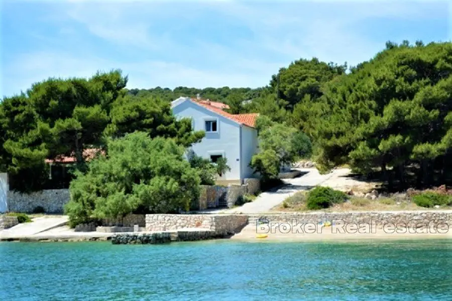 Dwa domy w pierwszym rzędzie do morza