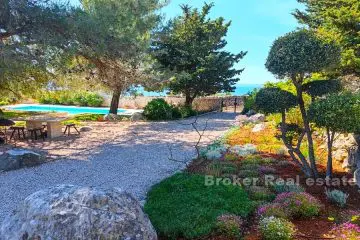Stone villa with pool and sea view