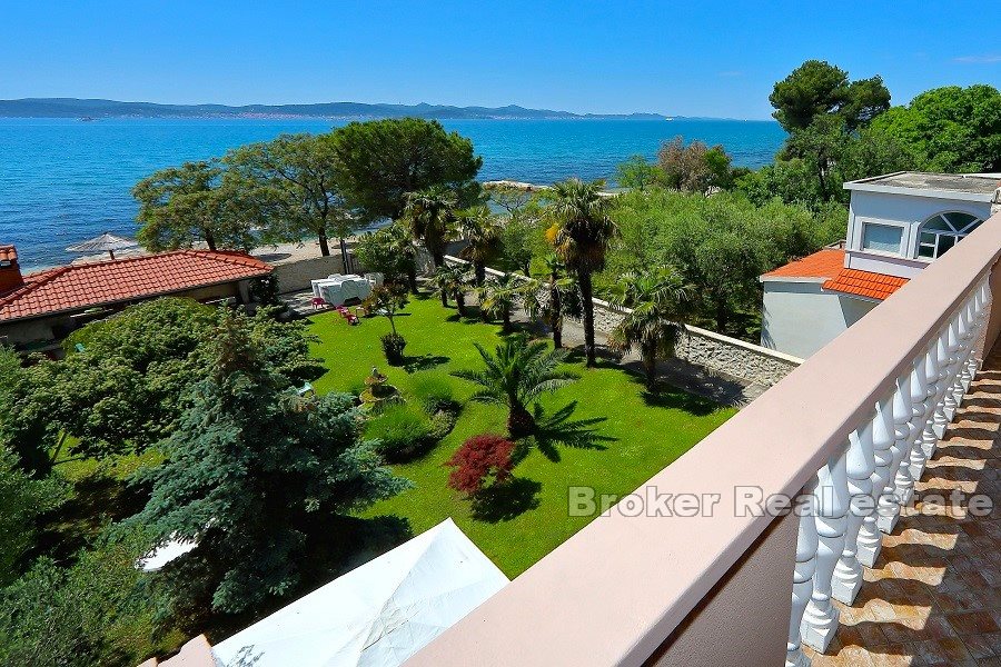 Appartement villa première rangée de la mer