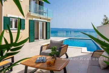 001-2021-373-split-villa-first-row-to-the-sea-for-sale