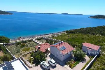 001-2021-376-trogir-house-first-row-to-the-sea-for-sale