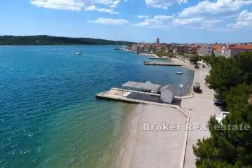 001-2021-378-sibenik-attractive-building-plot-first-row-to-the-sea-for-sale