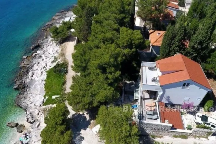 001-2021-384-trogir-house-in-first-row-to-the-sea-for-sale