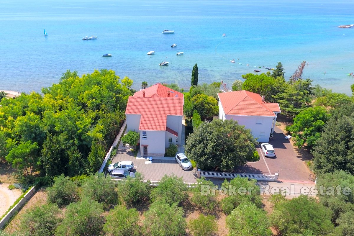 House first row to the sea