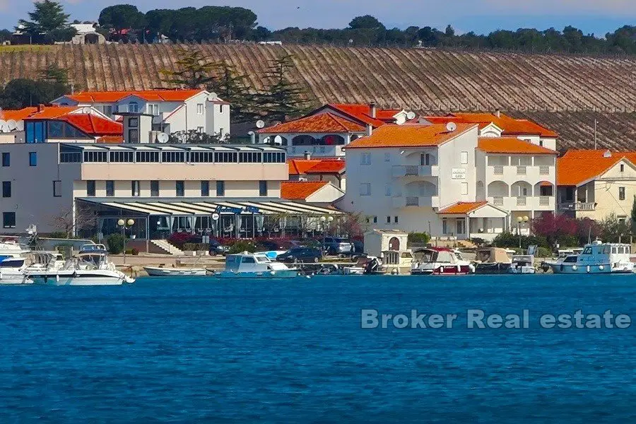Immeuble Zadar au premier rang de la mer