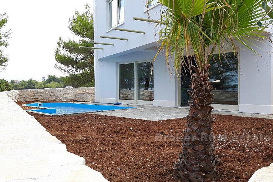 Villa with pool, for sale
