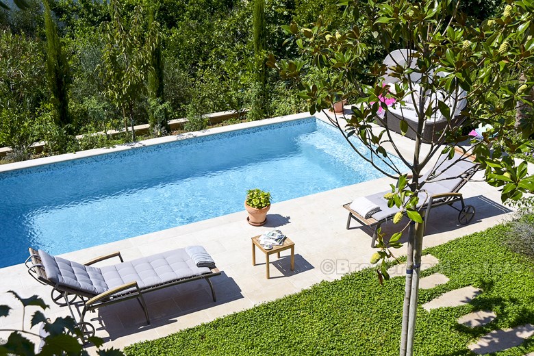 Vacker designer villa med pool