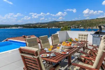 Stunning villa with swimming pool and sea view