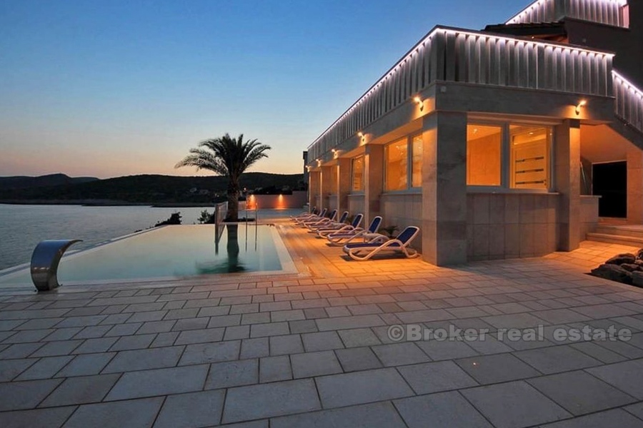 Stunning villa at first row to the sea