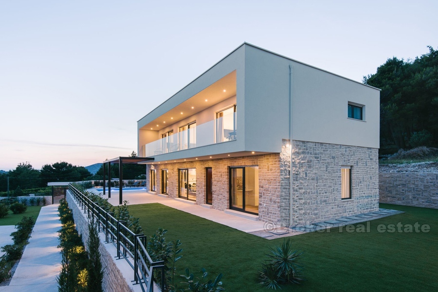 Högkvalitativ nybyggd villa nära Sibenik