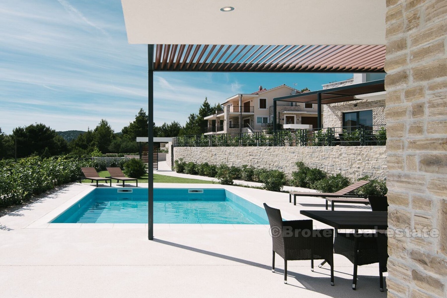Exkluzivní moderní vila s bazénem