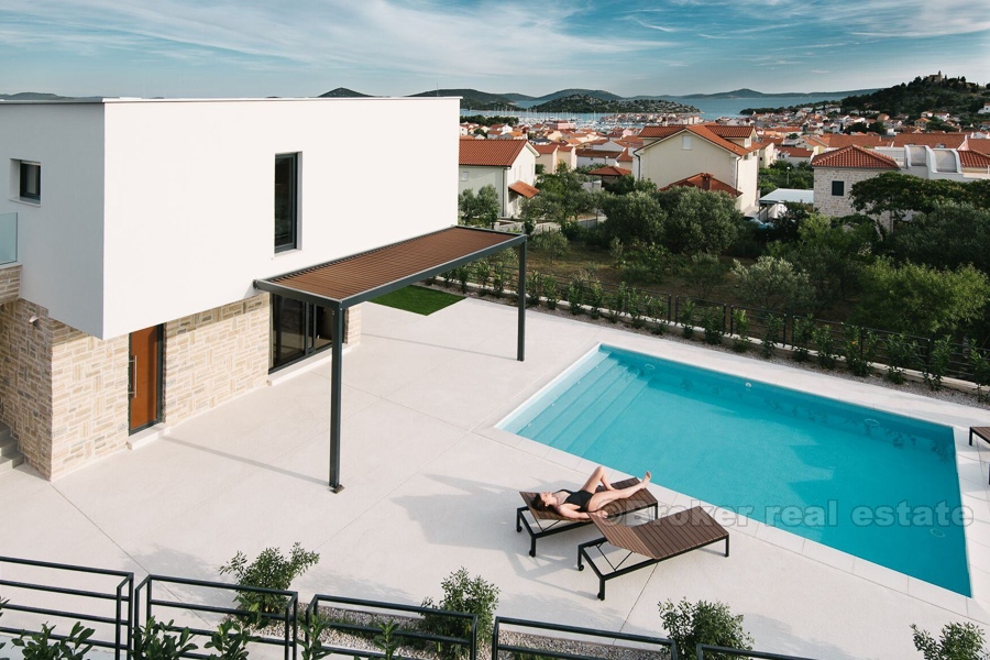 Straordinaria villa moderna con piscina