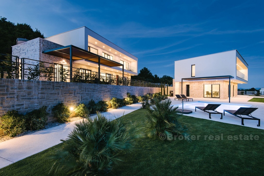 Ekstraordinær moderne villa med svømmebasseng