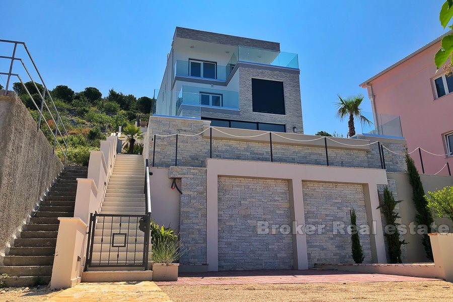 Newly built villa with swimming pool in Rogoznica