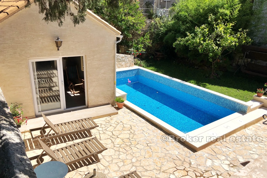 Stupenda villa in pietra con piscina a Kastela