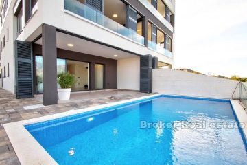 Ground floor apartment with private pool and garden