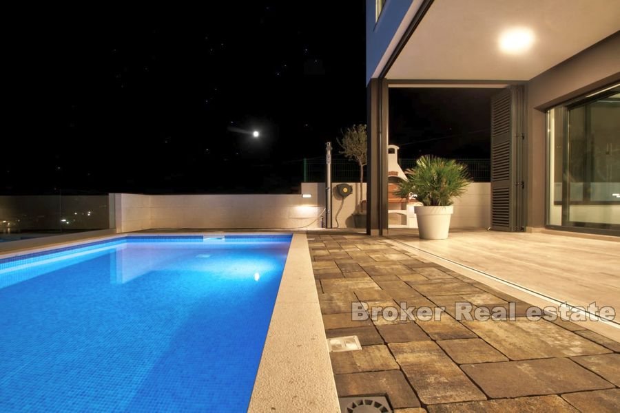 Ground floor apartment with private pool and garden