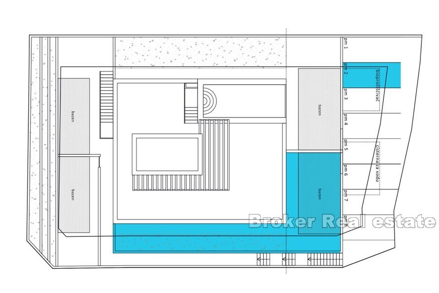 Første etasje leilighet med privat basseng og hage