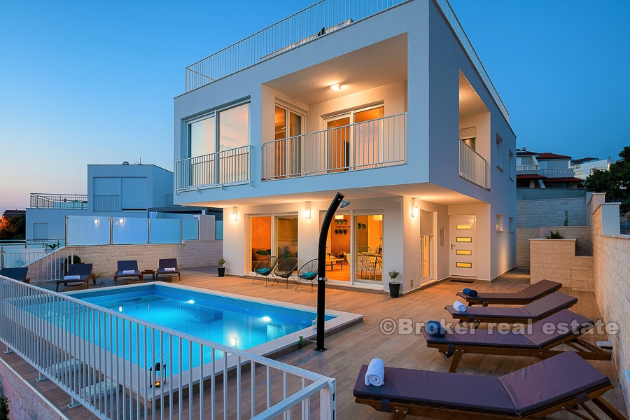 Attractive, modern villa with swimming pool