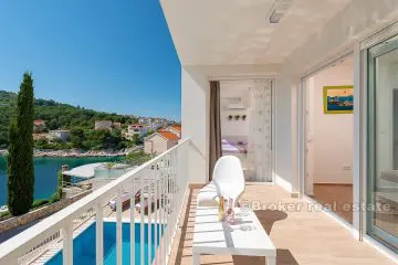Attractive, modern villa with swimming pool