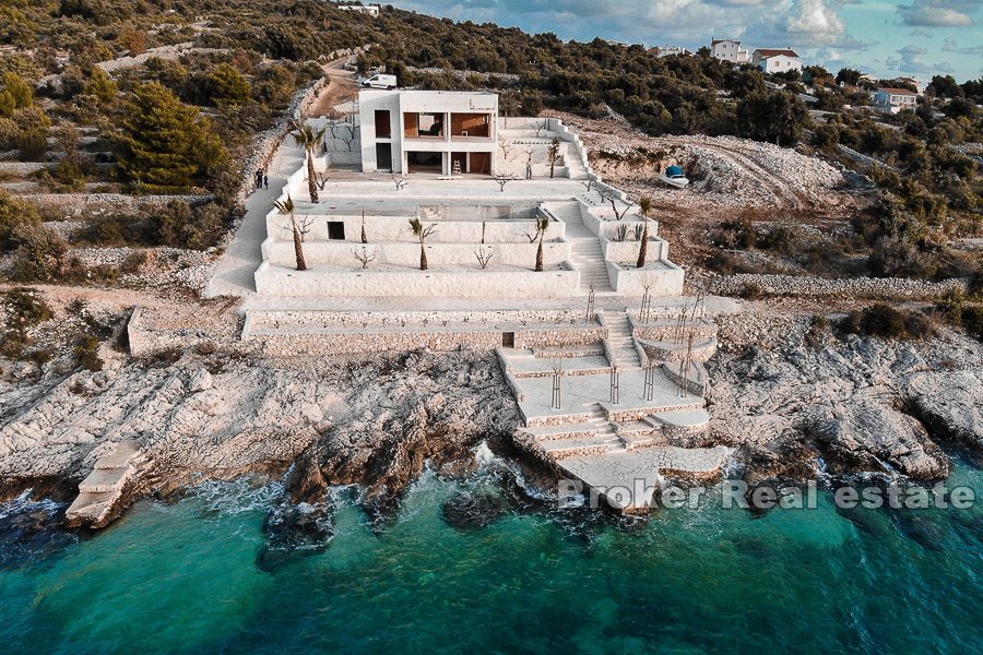 Seafront villa with swimming pool, for sale