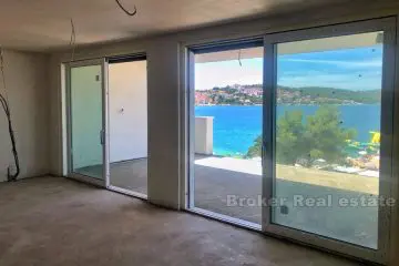An amazing apartments in the first row to the sea