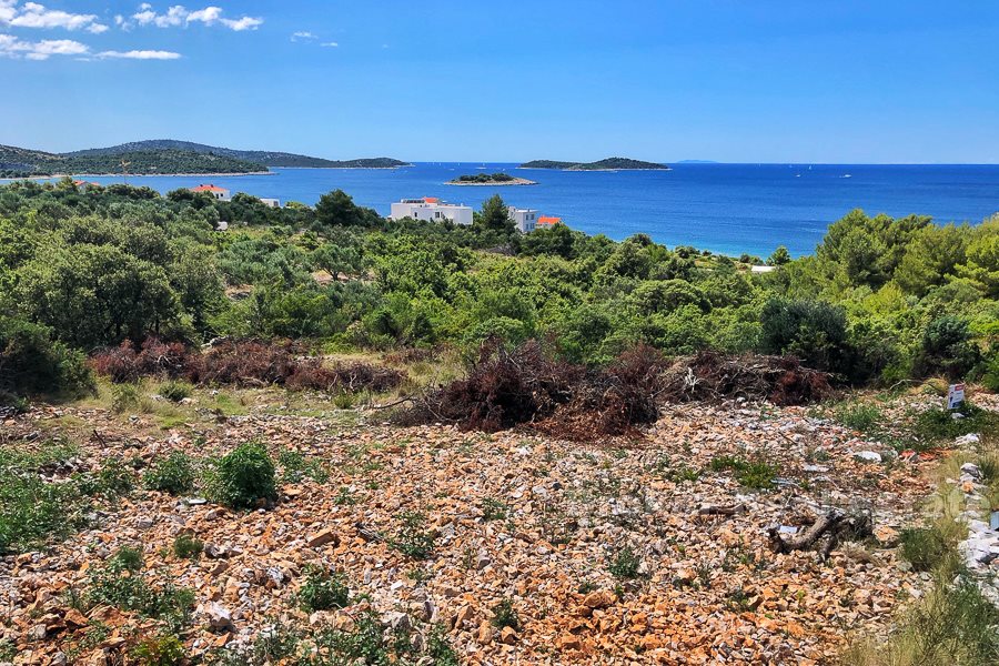 Building plot with sea view for sale