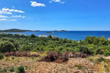 Building plot with sea view for sale