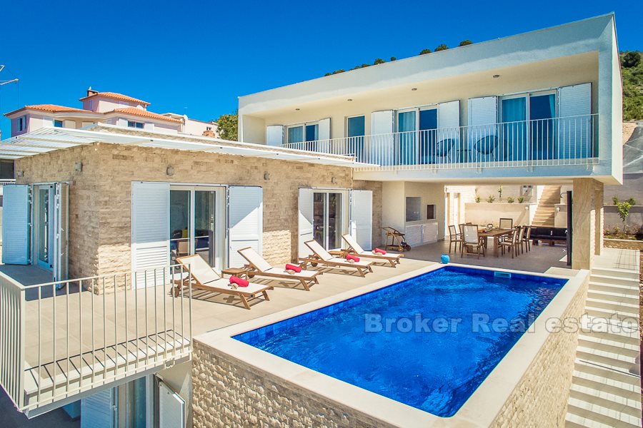 Newly built villa by the sea for sale