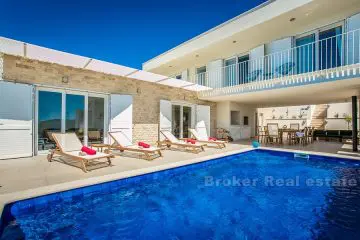 Newly built villa by the sea for sale