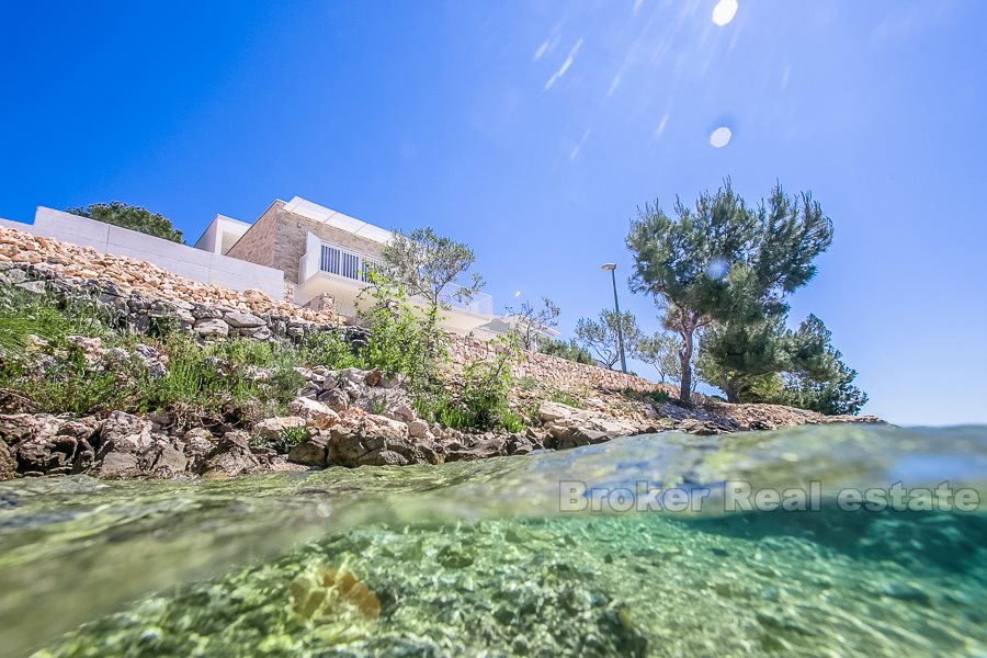 Neu gebaute Villa am Meer zu verkaufen