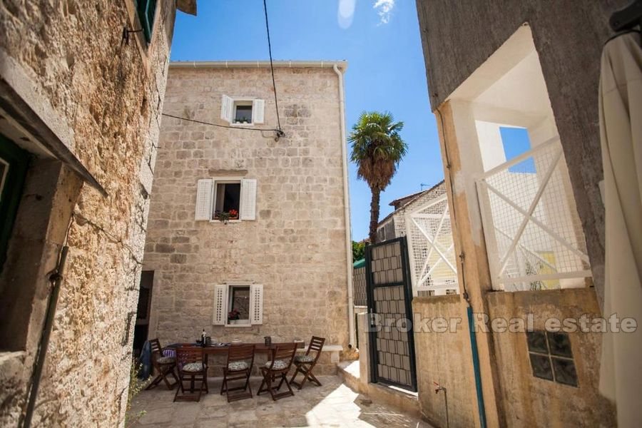 Renovated old stone house, touristic opportunity