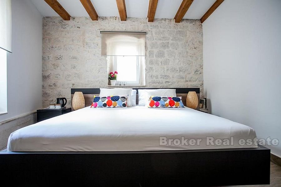 Renovated old stone house, touristic opportunity