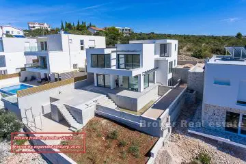 Brand new, modern villa with swimming pool