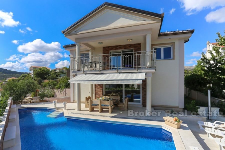 Family villa with swimming pool