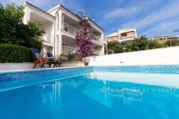 Nice apartment house with pool and nice sea view